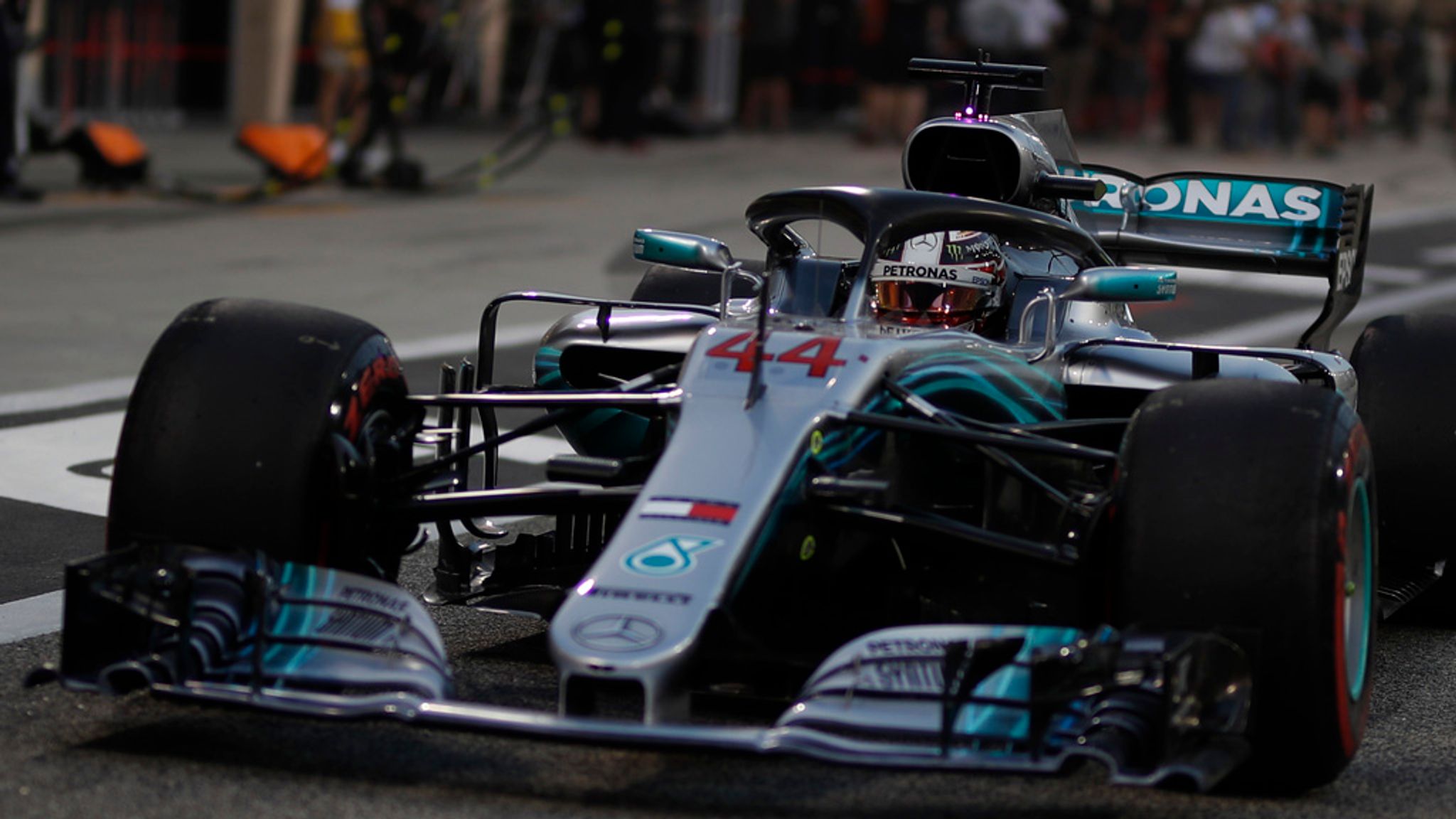 Chinese GP: Lewis Hamilton sports 'lucky' Chinese red for Mercedes