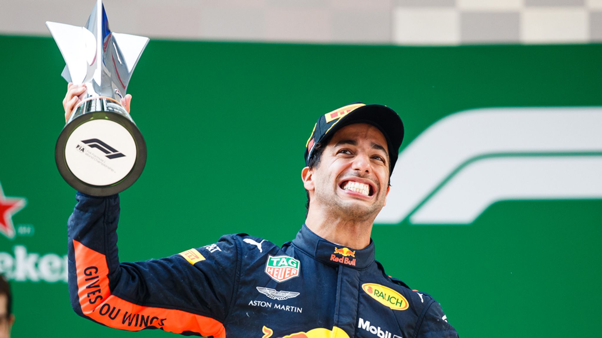 Chinese GP: Daniel Ricciardo wins a thriller after Max Verstappen and ...