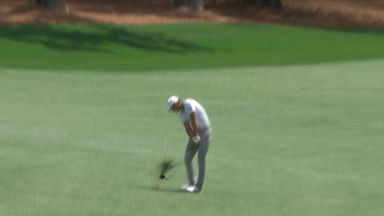 Li Haotong duffs it 20 yards!