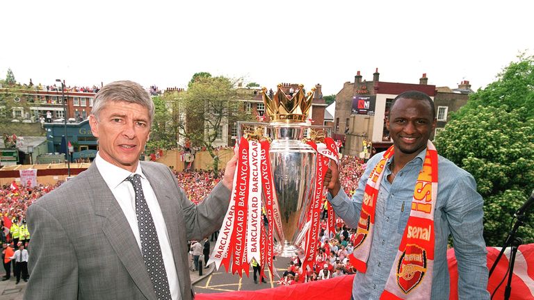 Arsene Wenger and Patrick Vieira with the Premier League title in 2004