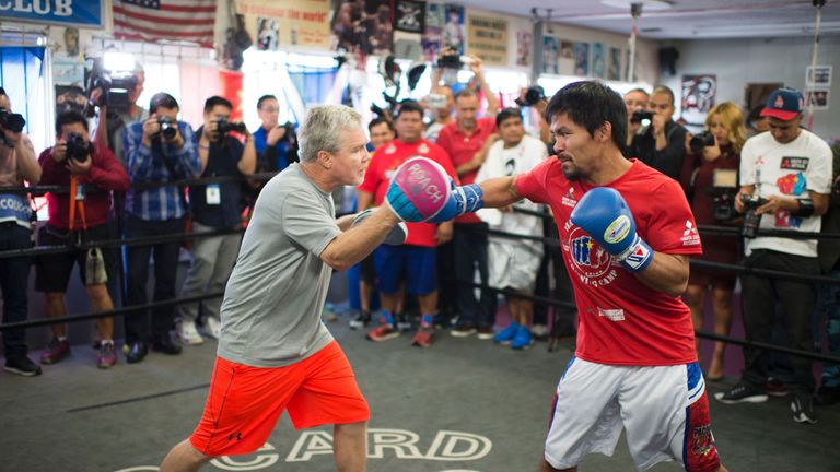 Trainer Freddie Roach works out with Manny Pacquiao in 2016