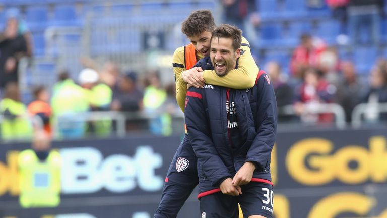 Leonardo Pavoletti celebrates Cagliari's winner against Udinese