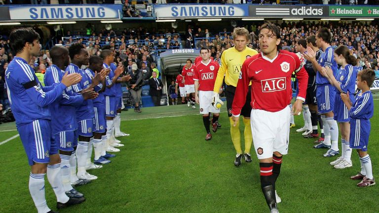 LONDON, ENGLAND - MAY 9: The Manchester United team walk out in a guard of honour ahead of the Barclays Premiership match between Chelsea and Manchester United at Stamford Bridge on May 9 2007 in London, England. (Photo by John Peters/Manchester United via Getty Images) *** Local Caption *** Gabriel Heinze;Tomasz Kuszczak;John Terry;Claude Makelele