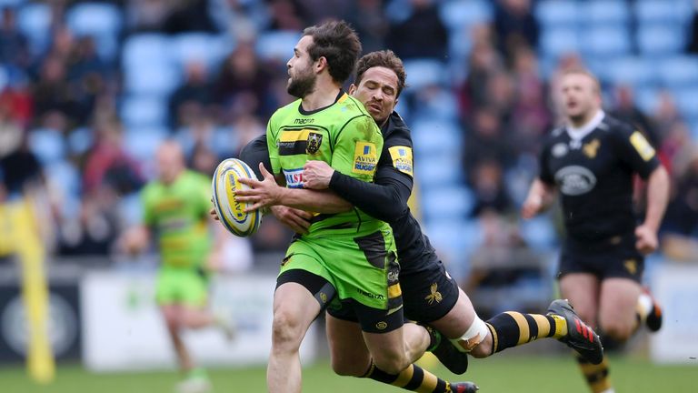 COVENTRY, ENGLAND - APRIL 29:  Cobus Reinach of Northampton Saints is tackled by Danny Cipriani of Wasps during the Aviva Premiership match between Wasps and Northampton Saints at The Ricoh Arena on April 29, 2018 in Coventry, England.  (Photo by Laurence Griffiths/Getty Images)