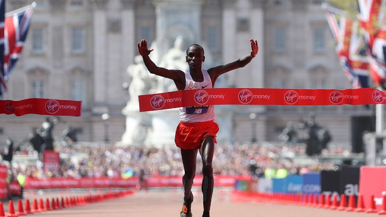 Eliud Kipchoge wins the 2018 London Marathon