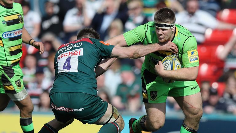Paul Hill fends off Leicester Tigers' Mike Fitzgerald