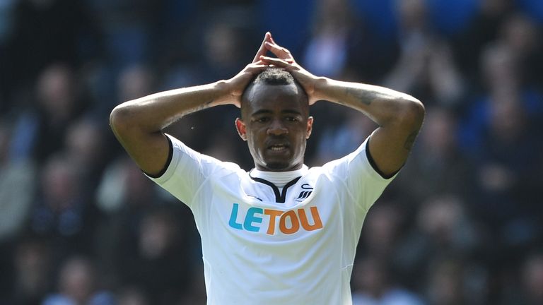 Jordan Ayew rues a missed chance during the Premier League match between Swansea City and Everton