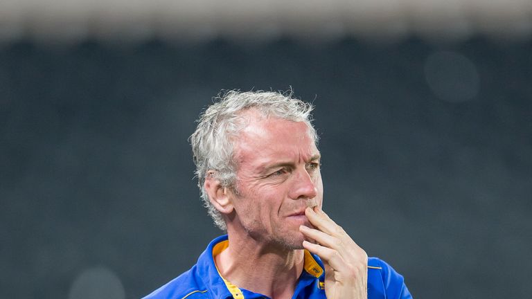 Leeds coach Brian McDermott reacts with dejection as his side lose 19-18 at Hull FC