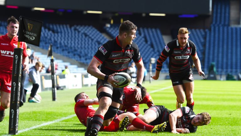 14/04/18 GUINESS PRO14. EDINBURGH RUGBY VS SCARLETS. BT MURRAYFIELD - EDINBURGH. Edinburgh Rugby's Blair Kinghorn pulls clear to score his first try of the match.