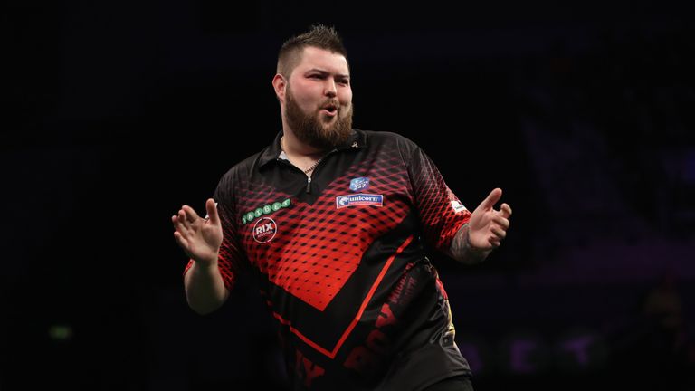 UNIBET PREMIER LEAGUE DARTS 2018.ECHO ARENA,.LIVERPOOL,.PIC LAWRENCE LUSTIG.Raymond van Barneveld v Michael Smith.MICHAEL SMITH IN ACTION