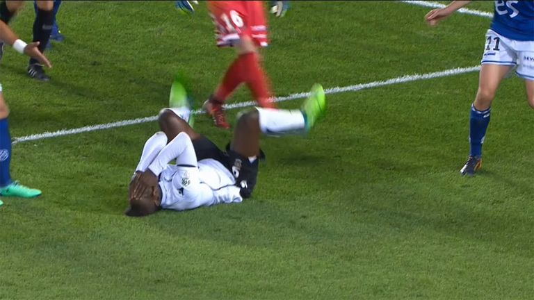 Balotelli takes a dive