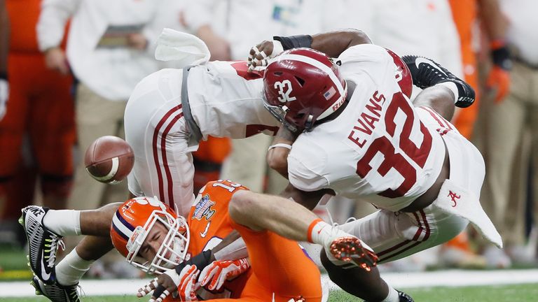 rashaan evans
in the AllState Sugar Bowl at Mercedes-Benz Superdome on January 1, 2018 in New Orleans, Louisiana.