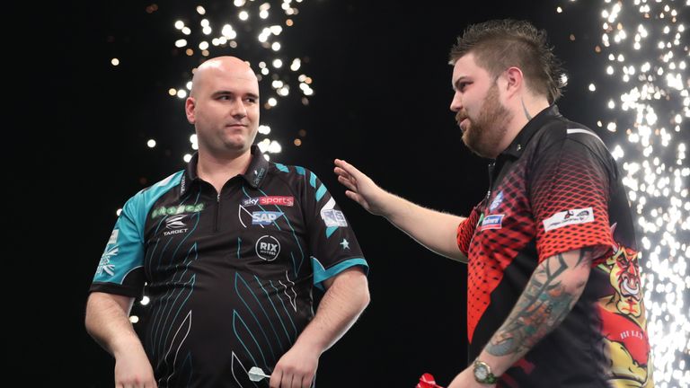 UNIBET PREMIER LEAGUE DARTS 2018.FLYDSA ARENA,.SHEFFIELD,.PIC LAWRENCE LUSTIG.MICHAEL SMITH V ROB CROSS.ROB CROSS IN ACTION