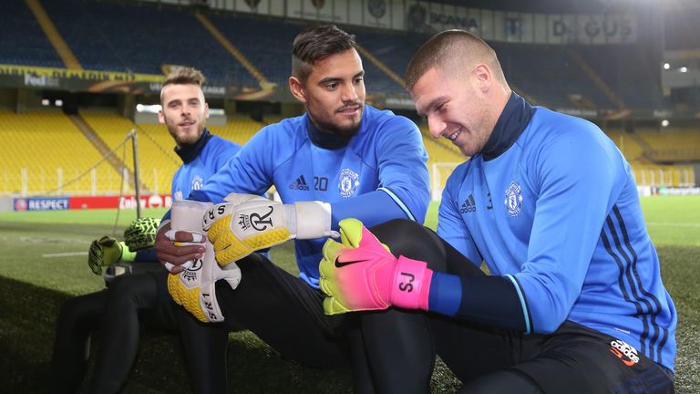 Sam Johnstone (R) jokes with Sergio Romero (M) and David de Gea (L)