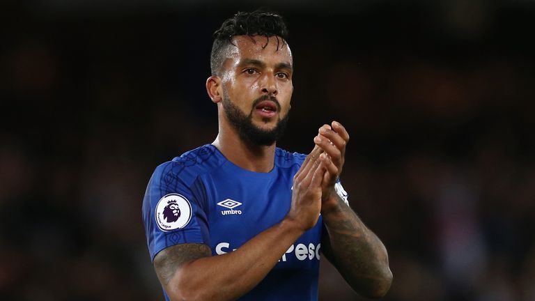 Theo Walcott applauds the fans following Everton&#39;s 1-0 win over Newcastle at Goodison Park.