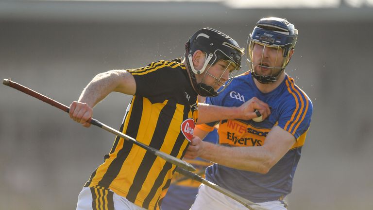 Hamill keeping a close eye on Walter Walsh during the Allianz Hurling League. Photo by Brendan Moran/Sportsfile