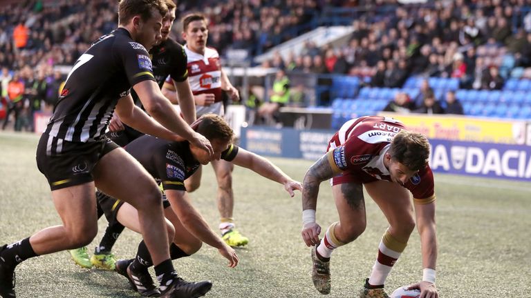 Picture by Paul Greenwood/SWpix.com - 27/04/2018 - Rugby League - Betfred Super League - Widnes Vikings v Wigan Warriors - Select Security Stadium, Widnes, England - Oliver Gildart of Wigan Warriors scores his sides first try