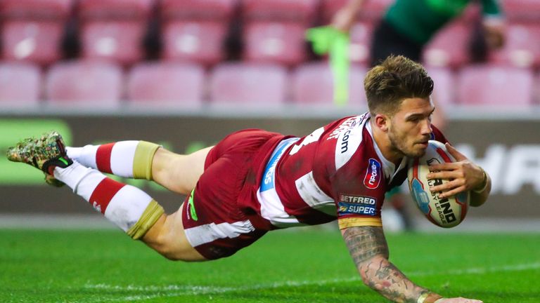 Picture by Alex Whitehead/SWpix.com - 20/04/2018 - Rugby League - Betfred Super League - Wigan Warriors v Castleford Tigers - DW Stadium, Wigan, England - Wigan's Oliver Gildart scores a try.