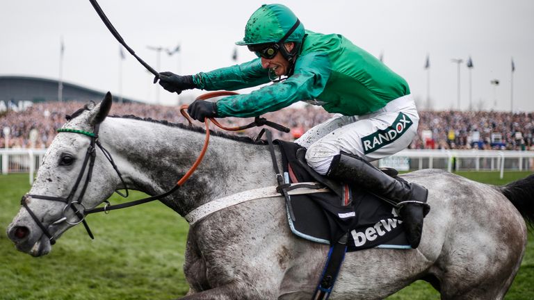 Daryl Jacob Terrefort go clear at Aintree