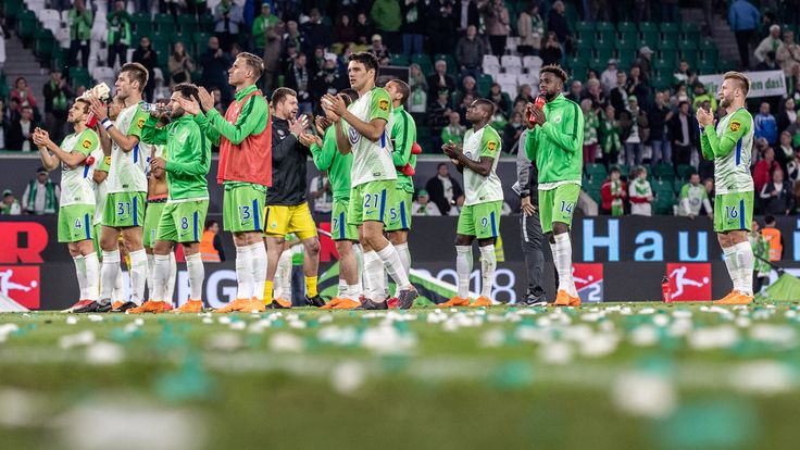 Wolfsburg applaud the fans after their relegation play-off first leg win against Holstein Kiel