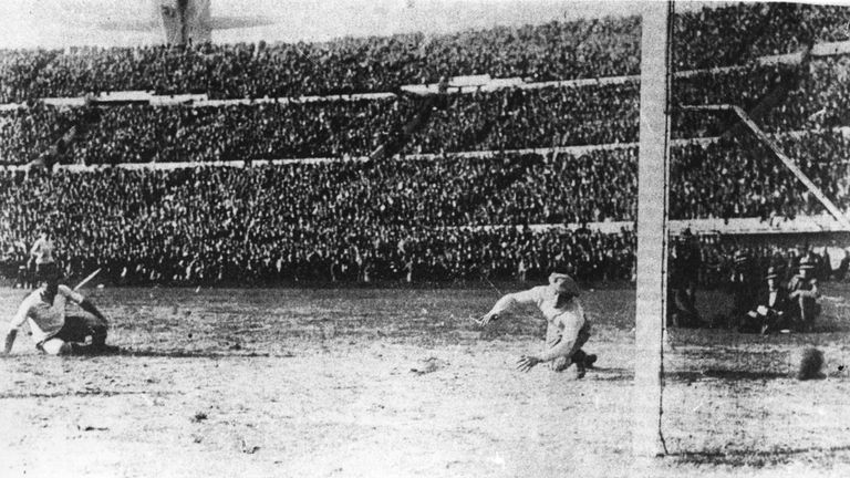 Uruguay beat Argentina to win the 1930 World Cup
