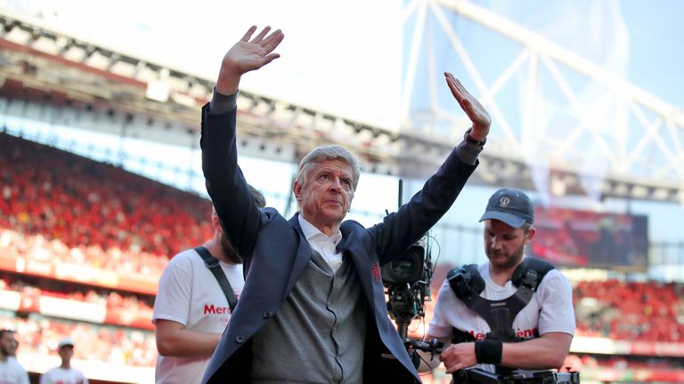 Arsene Wenger salutes the Arsenal crowd