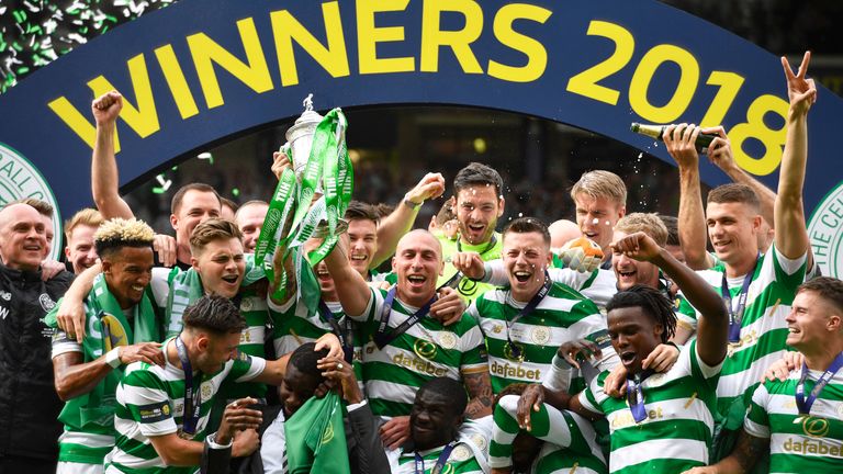 Celtic celebrate after winning the Scottish Cup