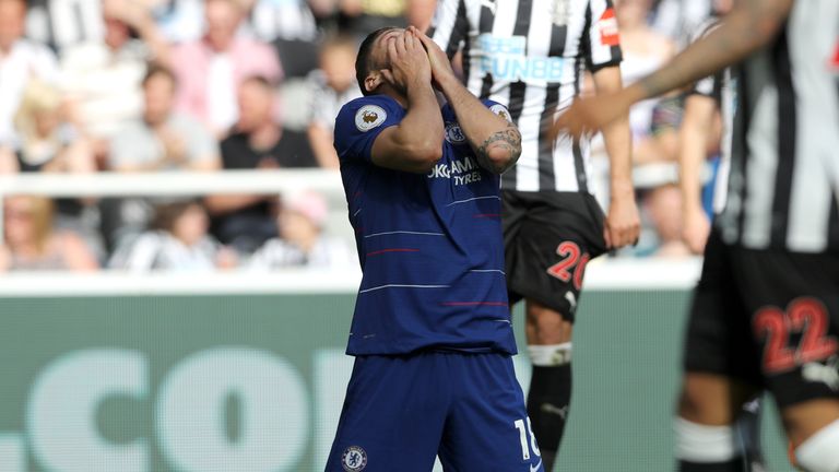 Olivier Giroud dejected Newcastle Chelsea Premier League