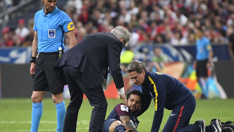 Dani Alves injured his ACL on Tuesday
