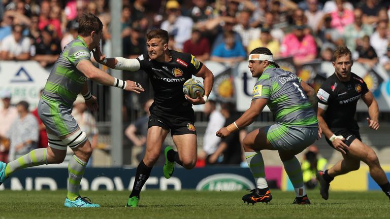 Henry Slade on the attack for Exeter Chiefs in their Premiership semi-final 