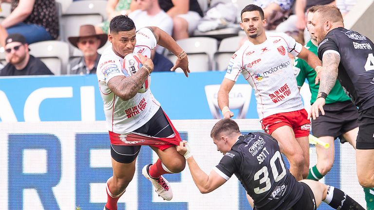 Picture by Allan McKenzie/SWpix.com - 20/05/2018 - Rugby League - Dacia Magic Weekend - Hull KR v Hull FC - St. James's Park, Newcastle, England - Taioalo Vaivai is tackled by Hull FC's Cameron Scott.