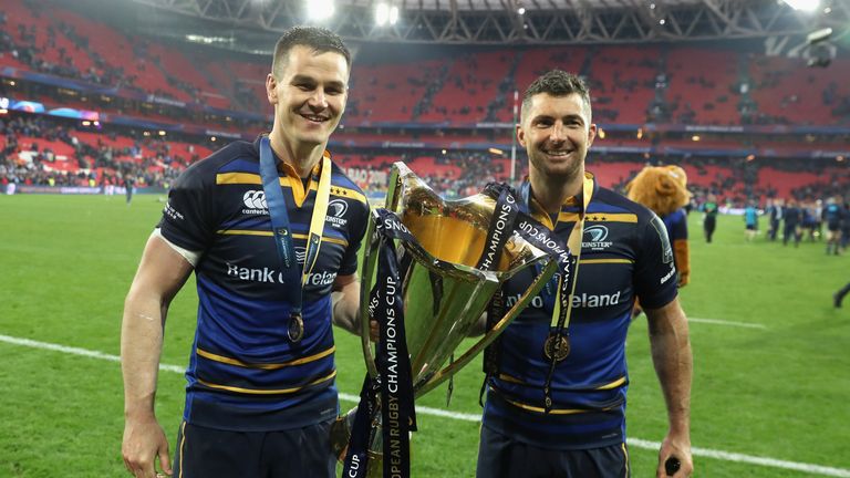  Jonathan Sexton (L) and Rob Kearney with the trophy