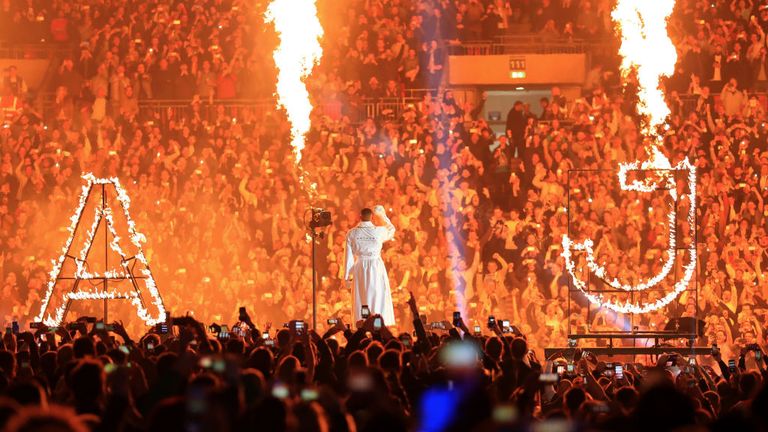 LONDON, ENGLAND - APRIL 29:  Anthony Joshua makes his entrance prior to his fight against Wladimir Klitschko for the IBF, WBA and IBO Heavyweight World Title bout  at Wembley Stadium on April 29, 2017 in London, England.  (Photo by Richard Heathcote/Getty Images)