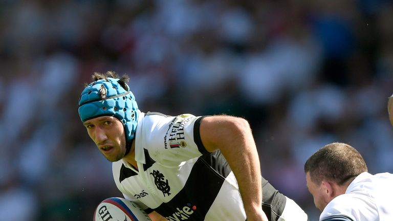 Justin Tipuric on the attack for the Barbarians
