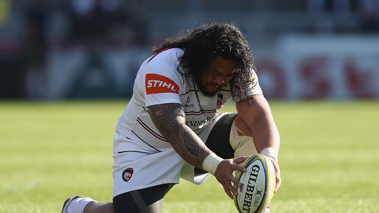 Logovi'i Mulipola takes the final conversion for Leicester Tigers 