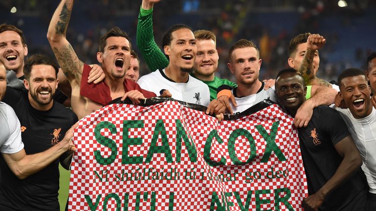 Virgil van Dijk (C) and teammates hold a tribute to Liverpool fan Sean Cox