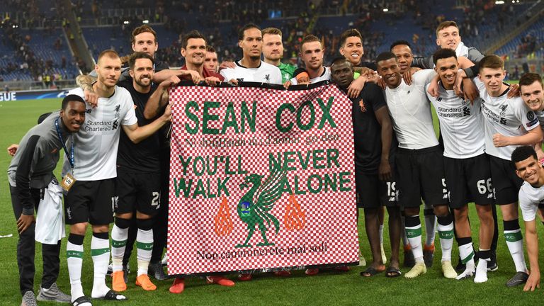Virgil van Dijk (C) and teammates hold a tribute to Liverpool fan Sean Cox