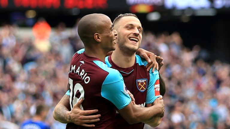 Marko Arnautovic celebrates after scoring West Ham&#39;s second