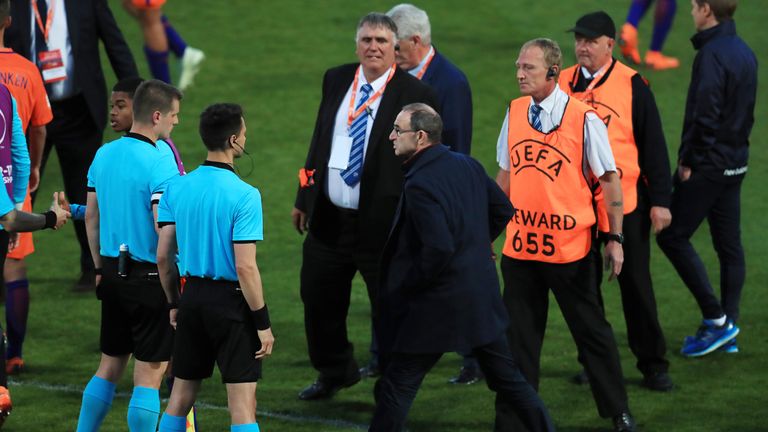 Martin O'Neill confronts referee Zbynek Proske after the penalty shoot out