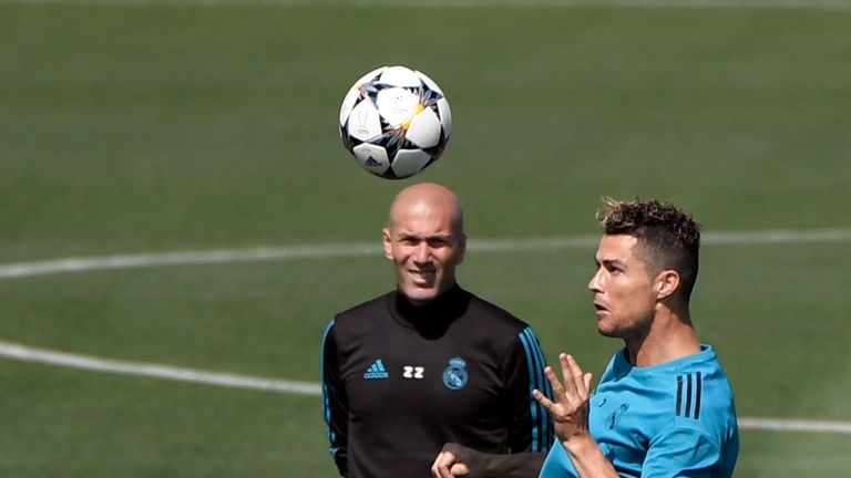 Zinedine Zidane watches Cristiano Ronaldo train