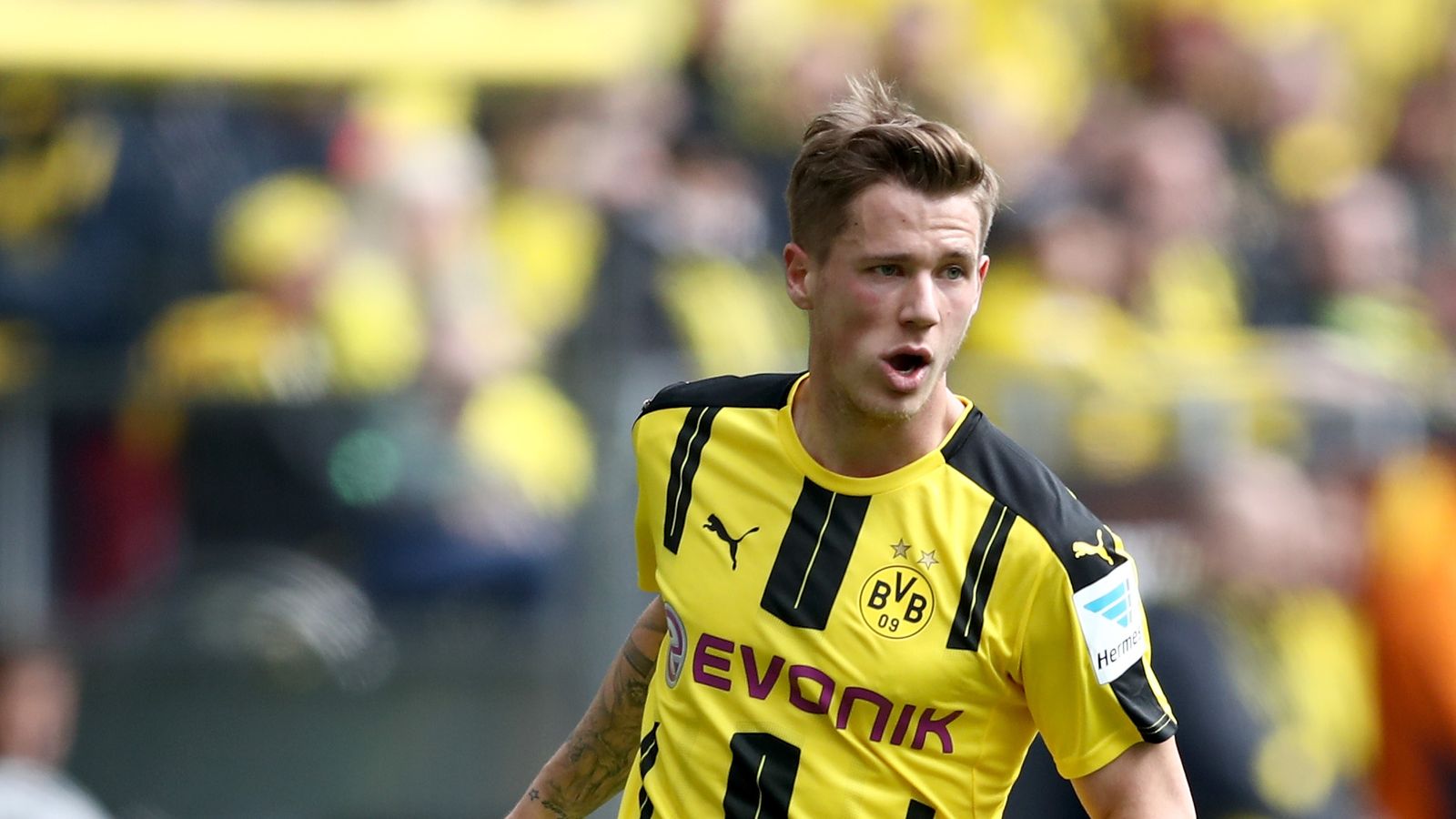 Huddersfield confirm Erik Durm signing from Borussia Dortmund ...