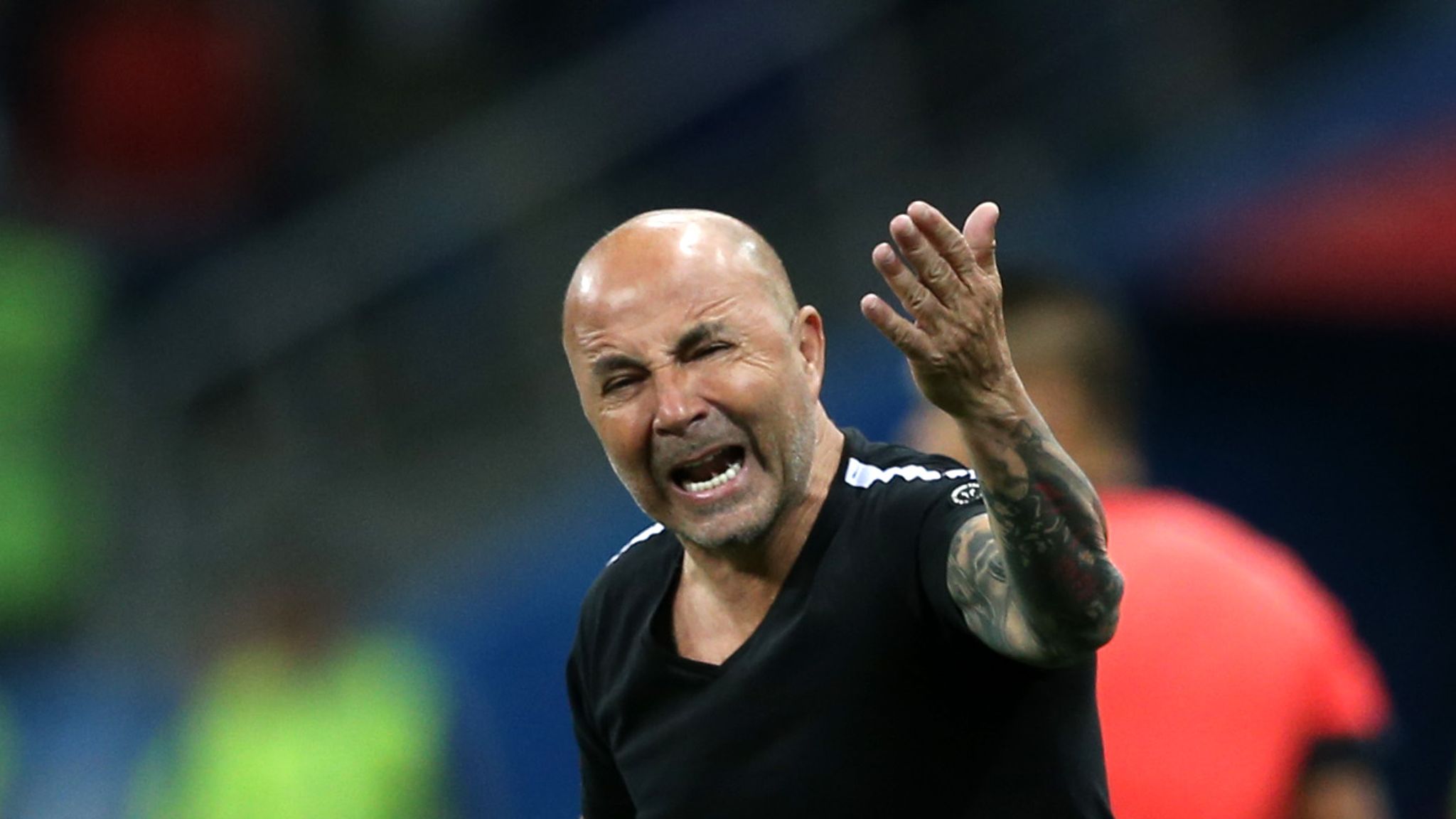 Jorge Sampaoli volta à Argentina com frieza e insultos