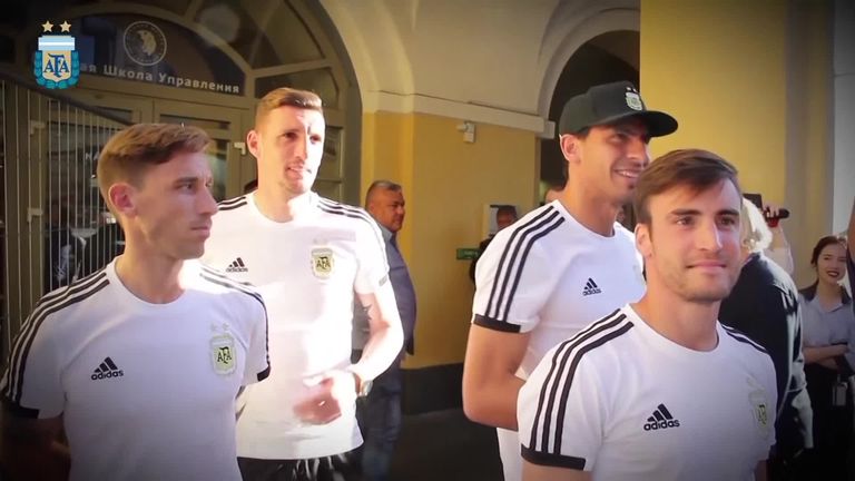 Argentina squad greet fans in St. Petersburg