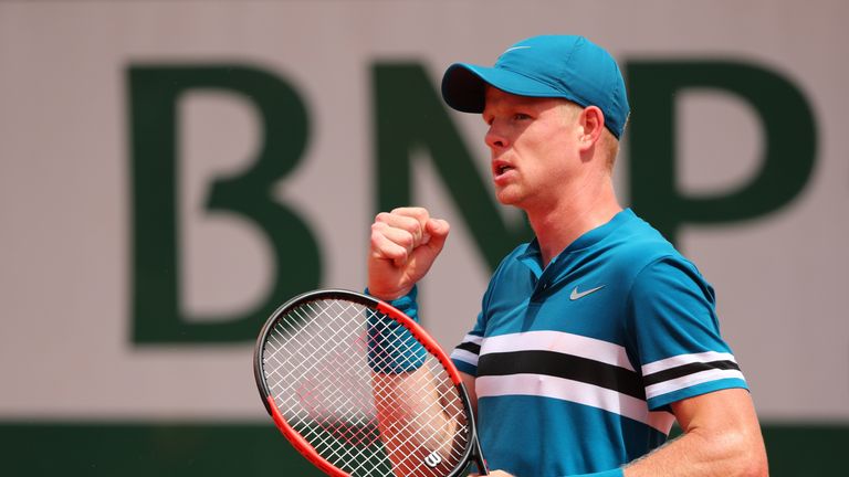 Kyle Edmund in action at Roland Garros