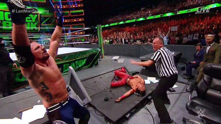 AJ Styles took on Shinsuke Nakamura in a last man standing match