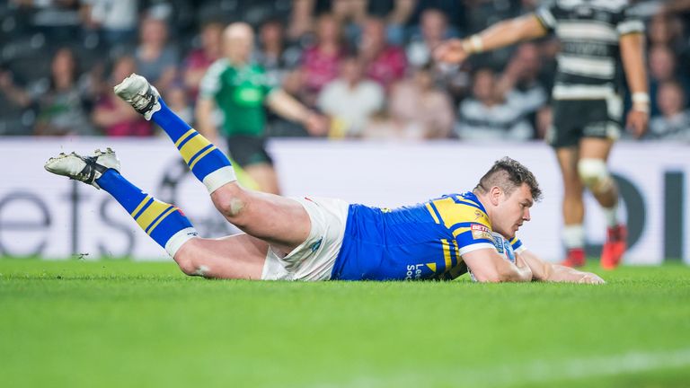 Picture by Allan McKenzie/SWpix.com - 19/04/2018 - Rugby League - Betfred Super League - Hull FC v Leeds Rhinos - KC Stadium, Kingston upon Hull, England - Leeds's Brett Ferres has a try disallowed.