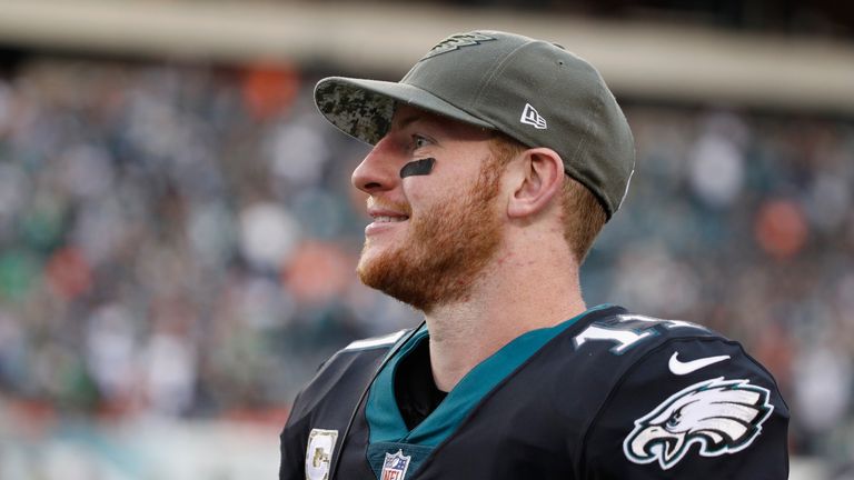 Carson Wentz during the fourth quarter at Lincoln Financial Field on November 5, 2017 in Philadelphia, Pennsylvania.