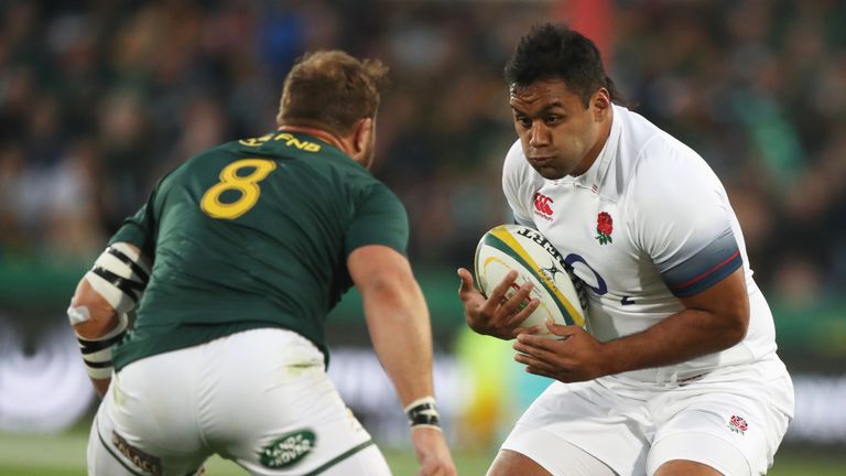 Duane Vermeulen (L) looks to take on England's Billy Vunipola