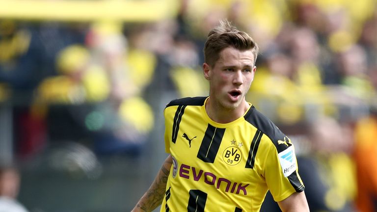 Erik Durm in action during the Bundesliga match between Borussia Dortmund and FC Köln on April 29, 2017