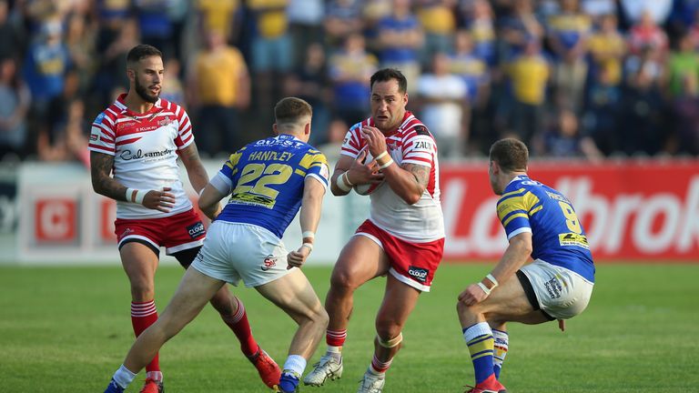 Leigh Centurions attacking against Leeds Rhinos in the Challenge Cup quarter-final 